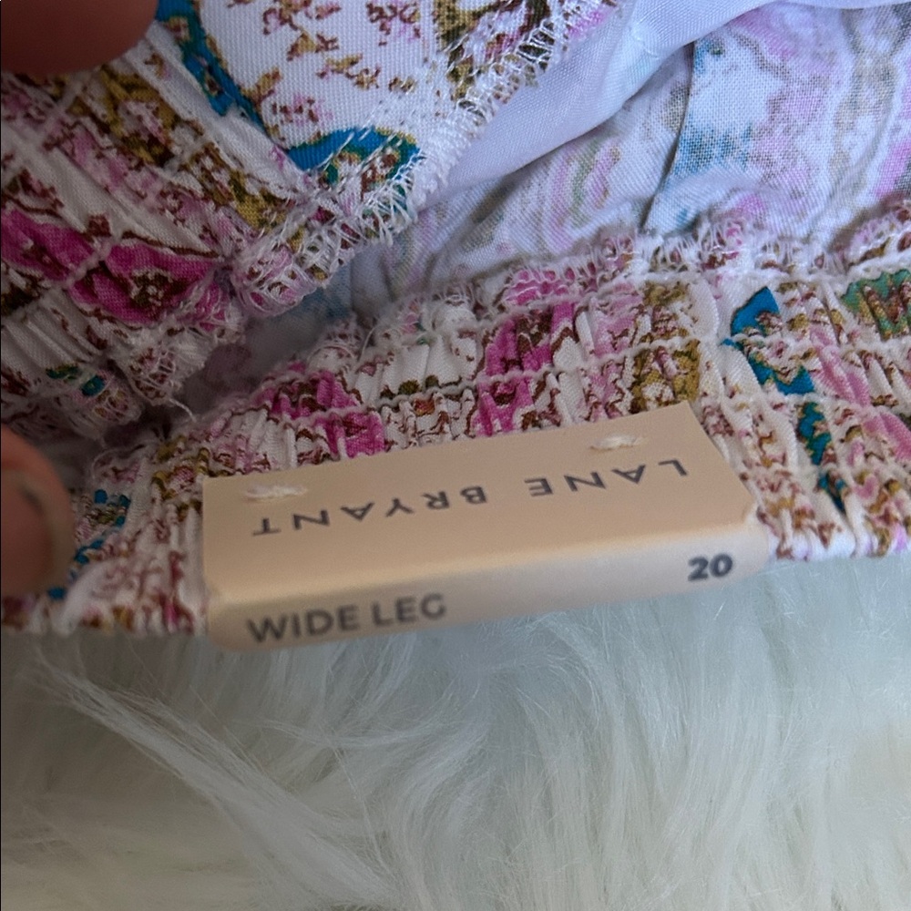 Lane Bryant Pink & White Patterned Wide Leg Pants NWT mid rise 20 w/28” inseam - Picture 2 of 4